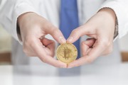 如何理解黃金價格的漲跌邏輯？這種漲跌邏輯如何影響投資心態？
