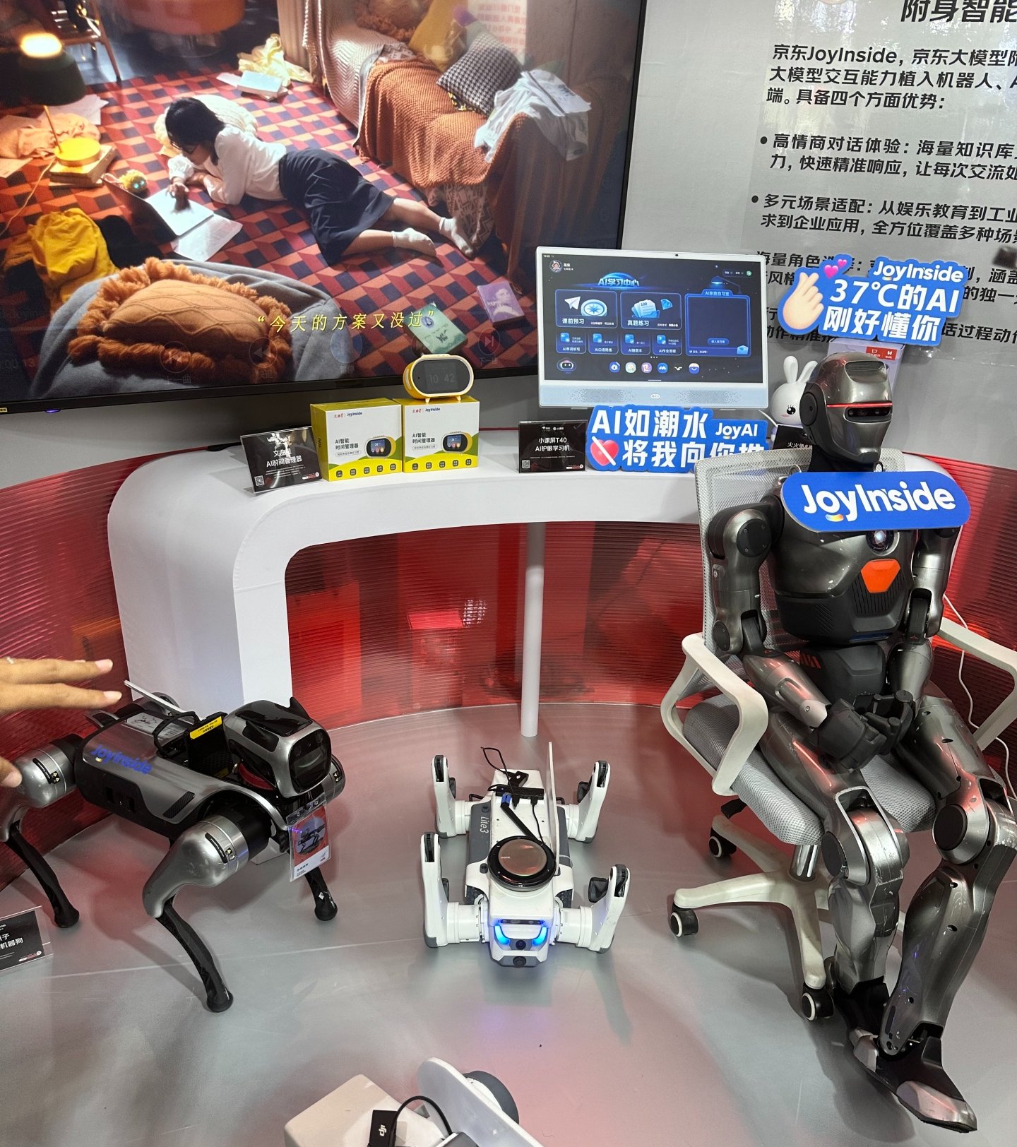 能攤煎餅、會做咖啡，還能獨自經營便利店！萬億級機器人市場，“京東們”正在翻倍投入