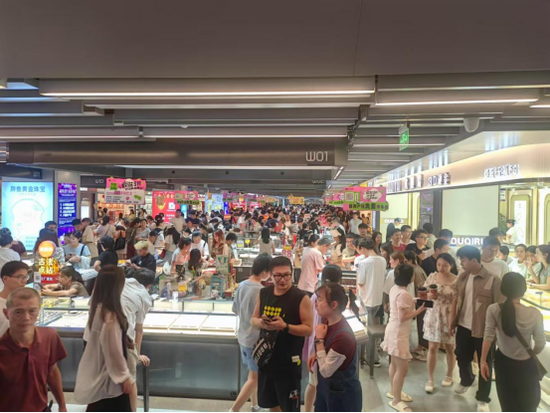 黃金，歷史新高！國內品牌金飾價重回千元，商家：還有空間！